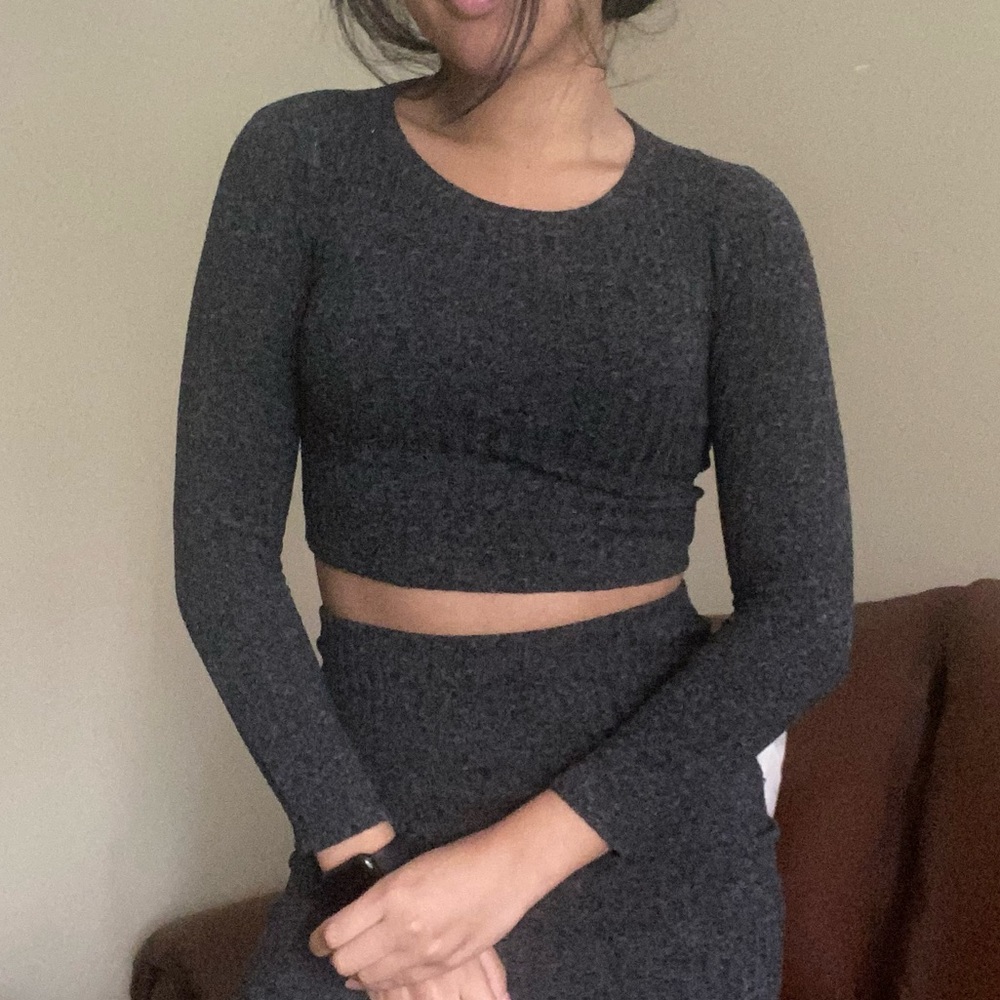 Forever 21 grey long sleeve crop top small